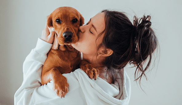 girl-white-hoodie-kisses-dog 1 girl-white-hoodie-kisses-dog 1